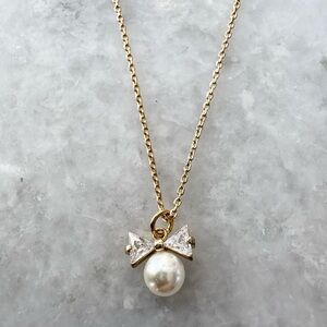 Pearl with Crystal Bow Pendant Necklace with gold chain